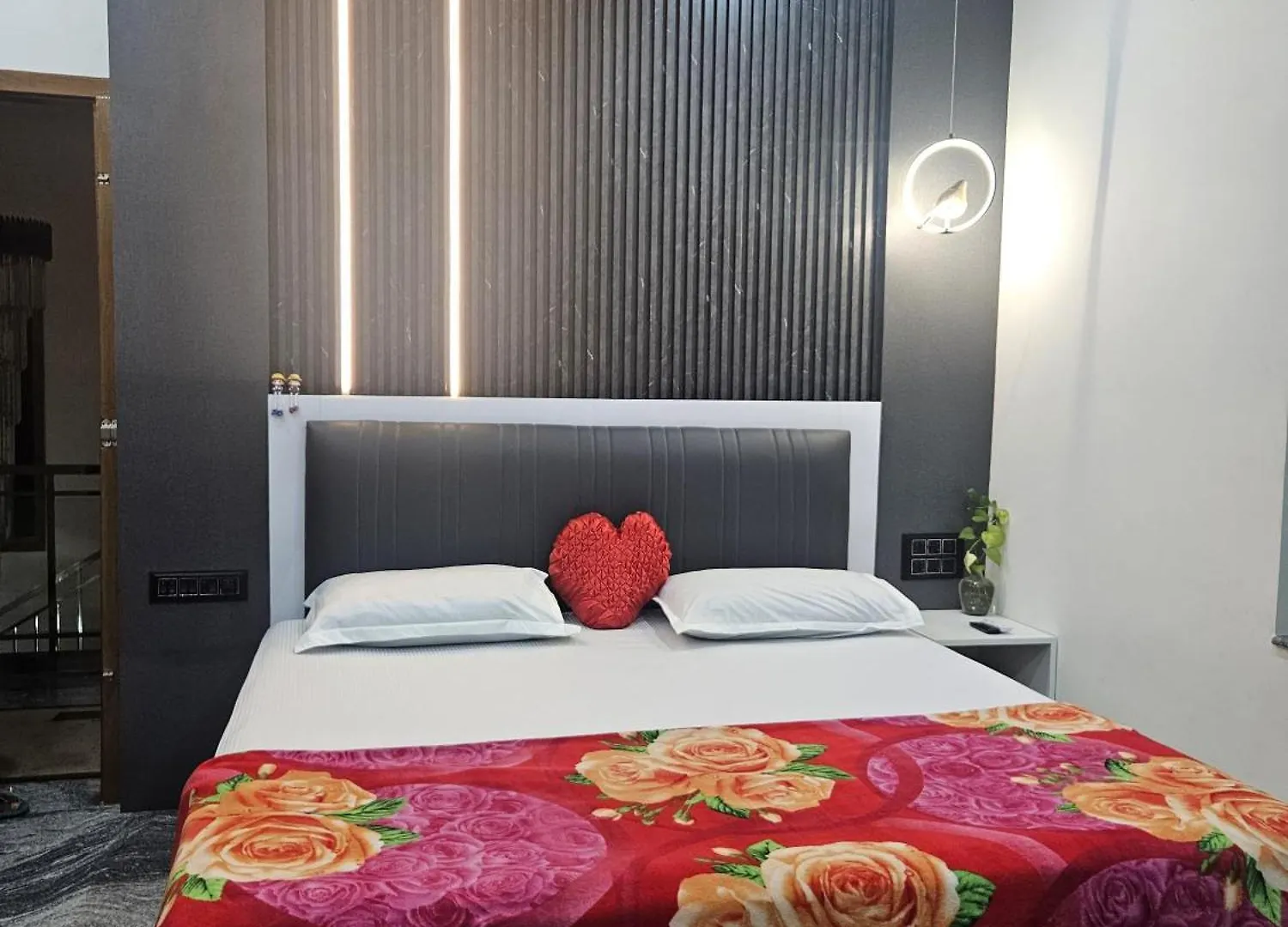 Reverie Homestay Mundrothuruth